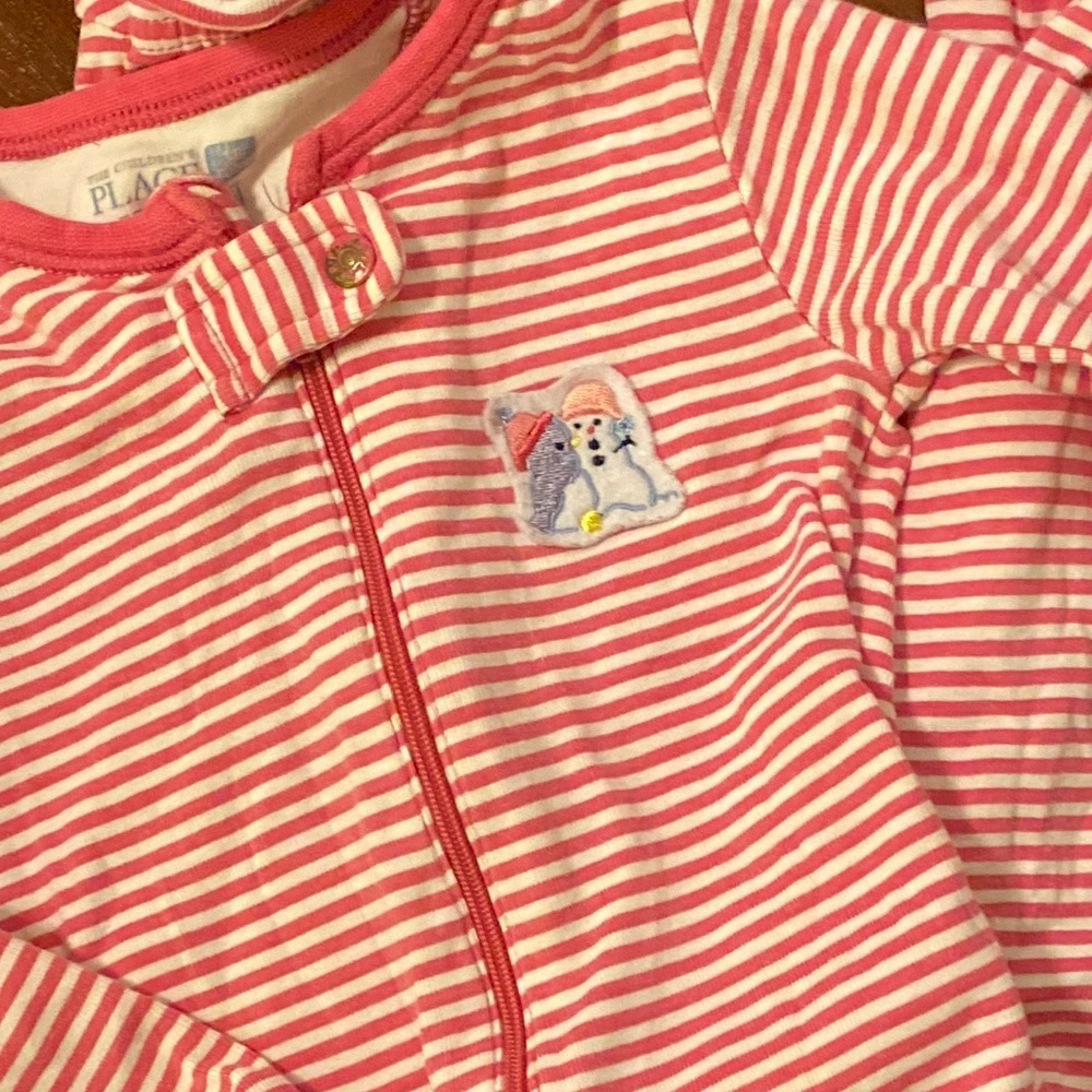 🧩 4/$20 Childrens Place Zip Up striped pink footie onesie snowman 18 months